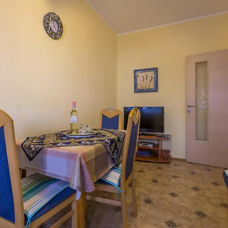 Erna Apartment