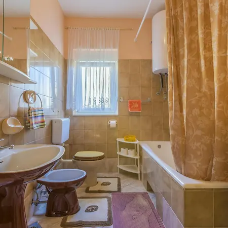 Erna Apartment